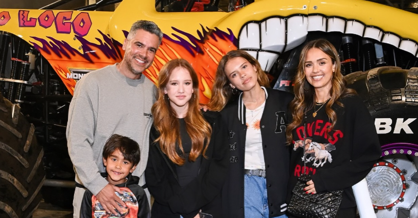 Jessica Alba and her family in front of El Toro Loco - Yellow